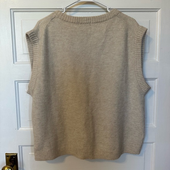 H&M Oversized Sweater Vest - Picture 3 of 3